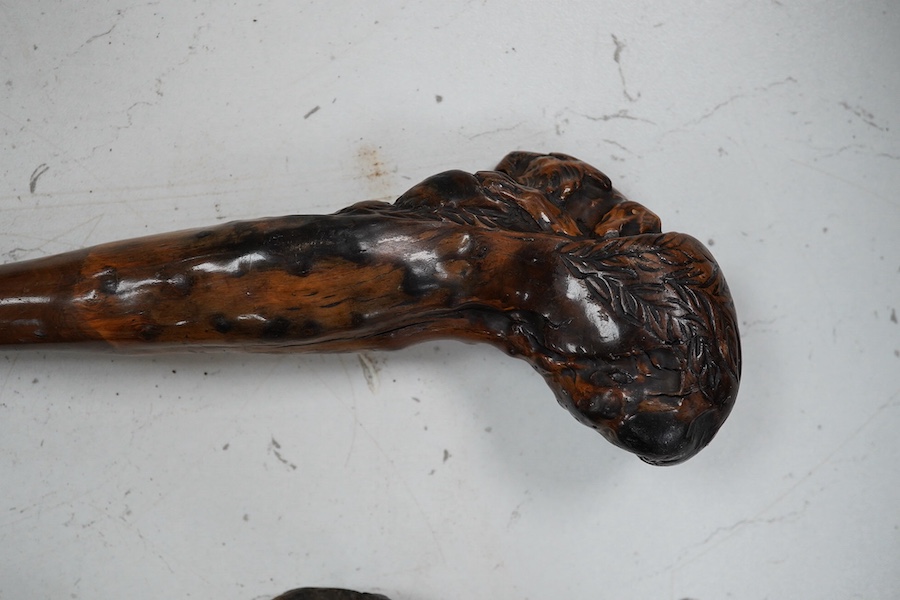 A carved root handled walking stick, a carved Indonesian horn container, an African Honer sculpture, a carved clay pipe etc (6), Walking stick 84cm long. Condition- walking stick and container split, other items fair to